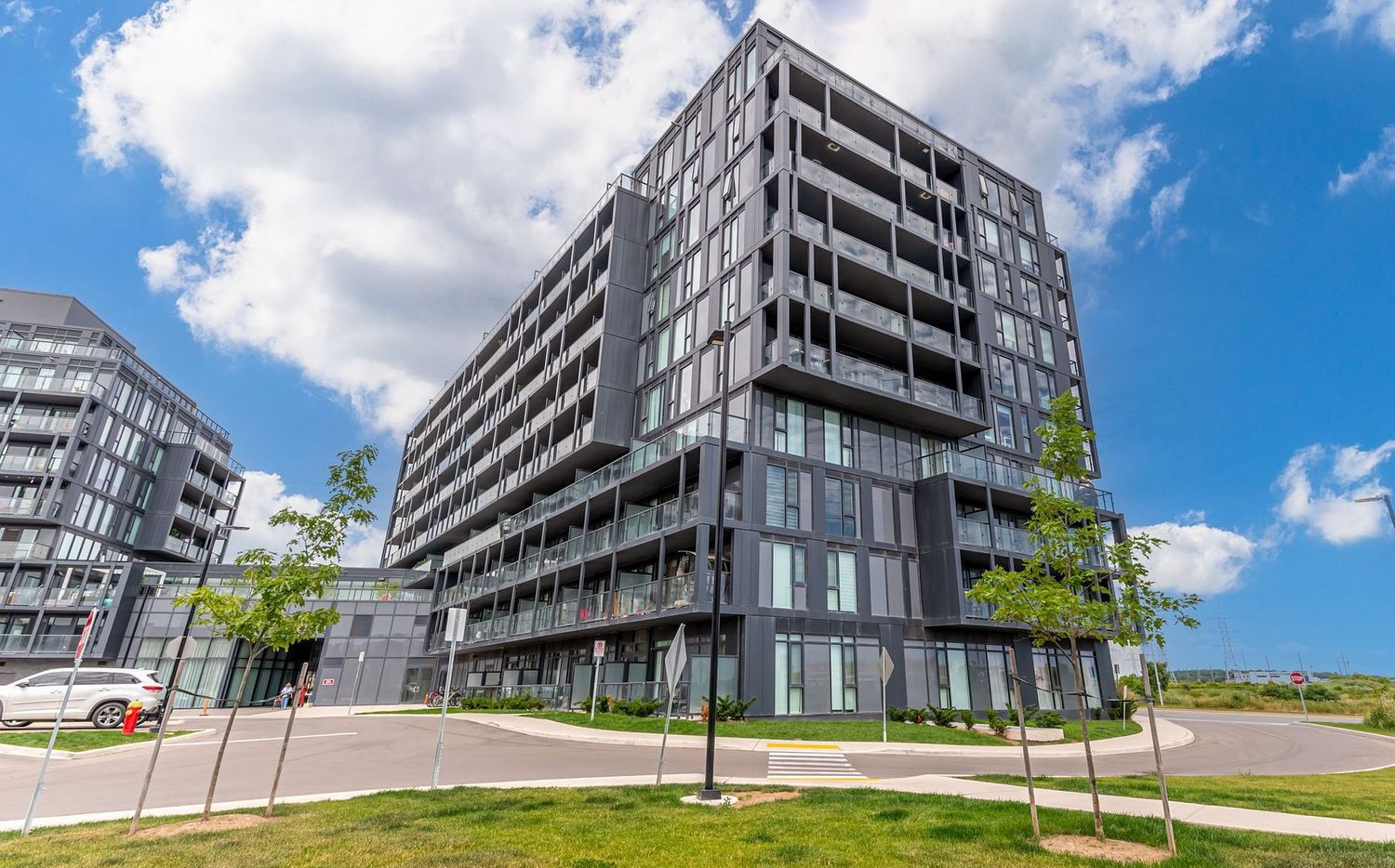 3200 Dakota Common. Valera 2 Condos is located in  Burlington, Toronto - image #2 of 10