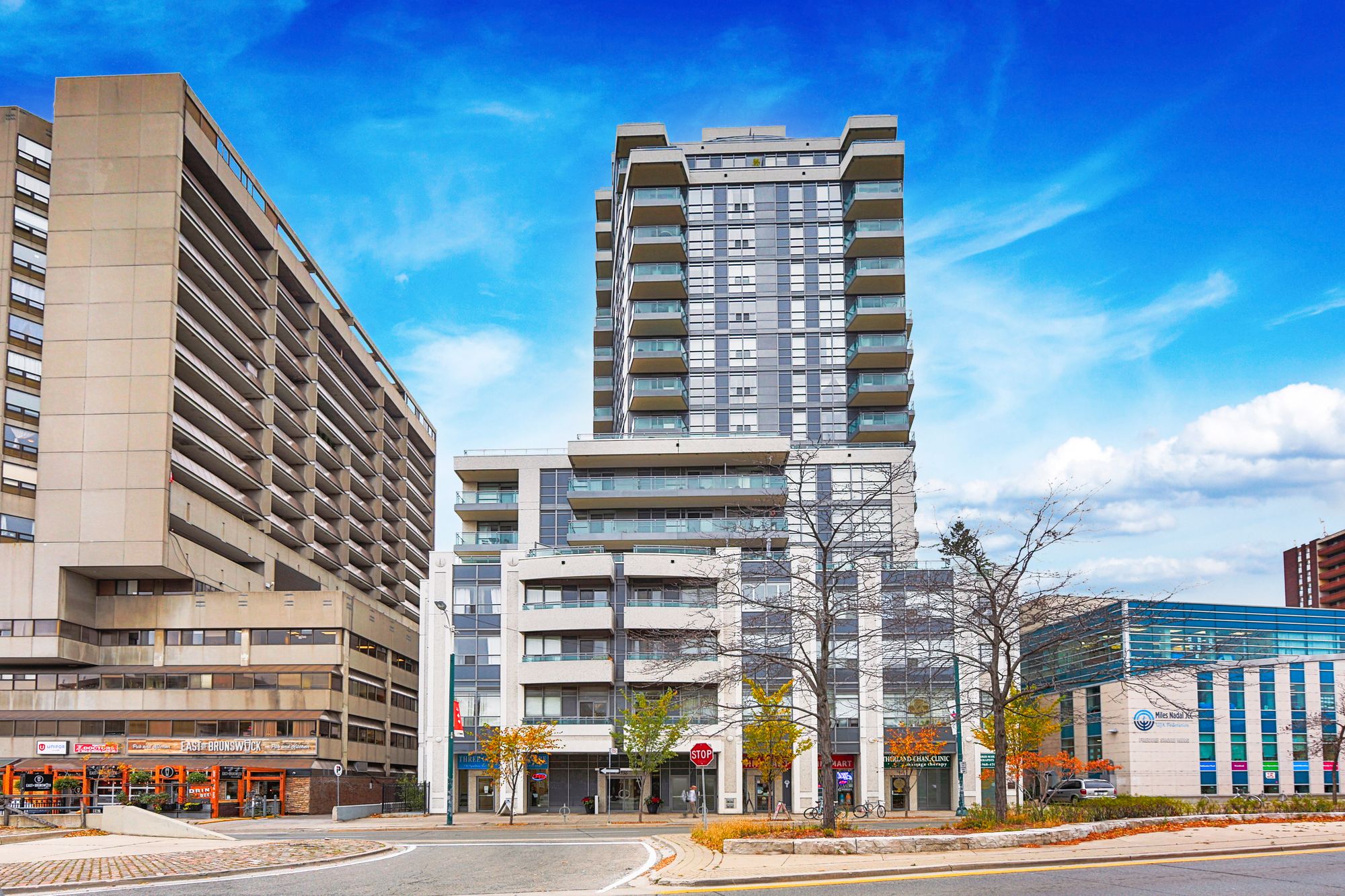 736 Spadina Ave Mosaic 0 Condos for Sale & 2 Units for Rent Strata.ca