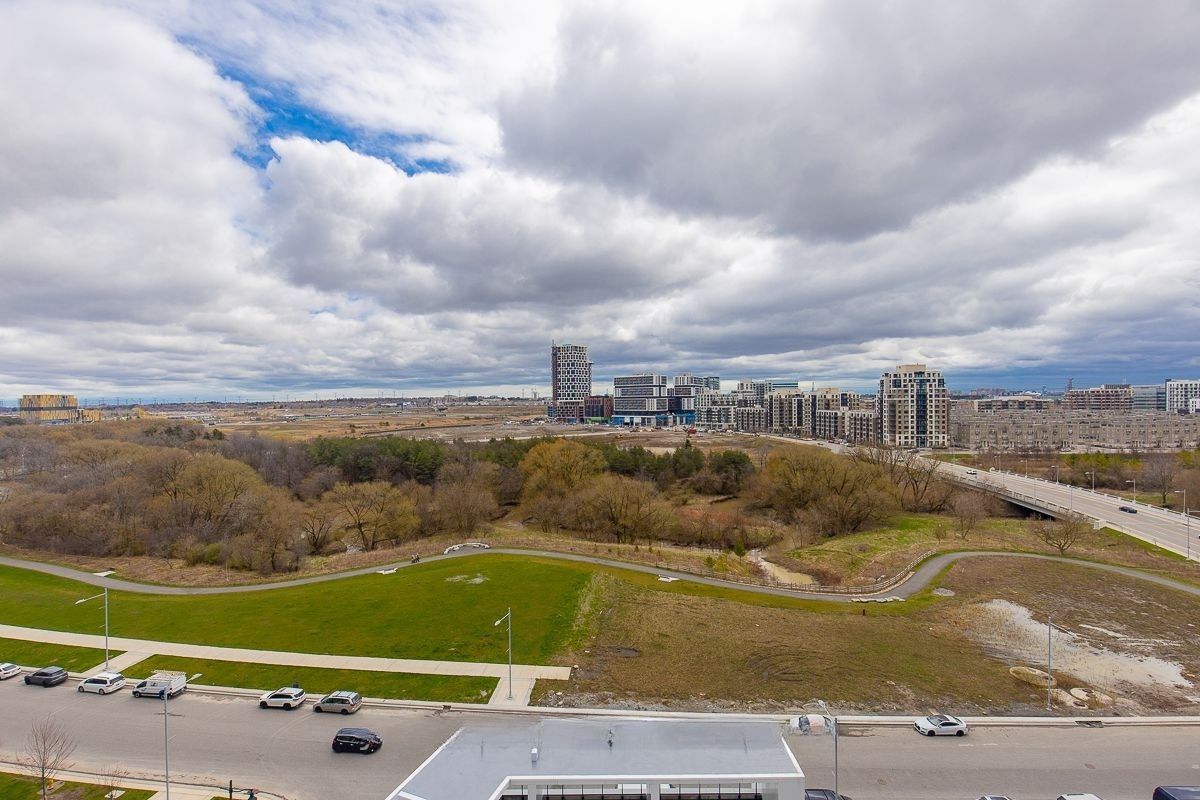 38 Water Walk Drive. Riverview Condos is located in  Markham, Toronto - image #2 of 10