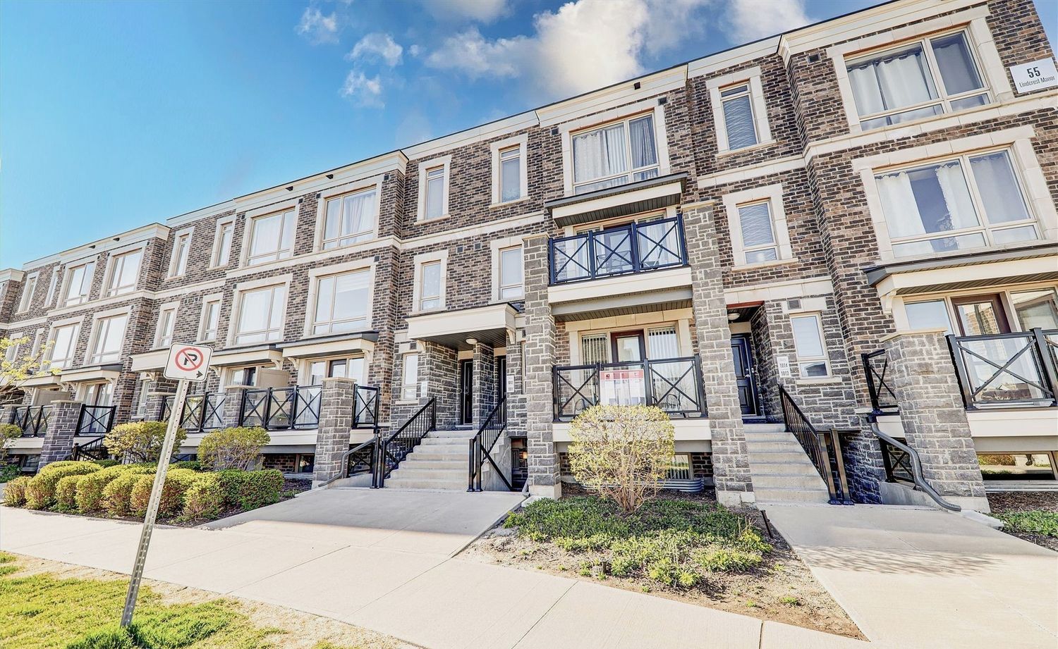 55 Lindcrest Manor. Grand Cornell Brownstones is located in  Markham, Toronto - image #2 of 2