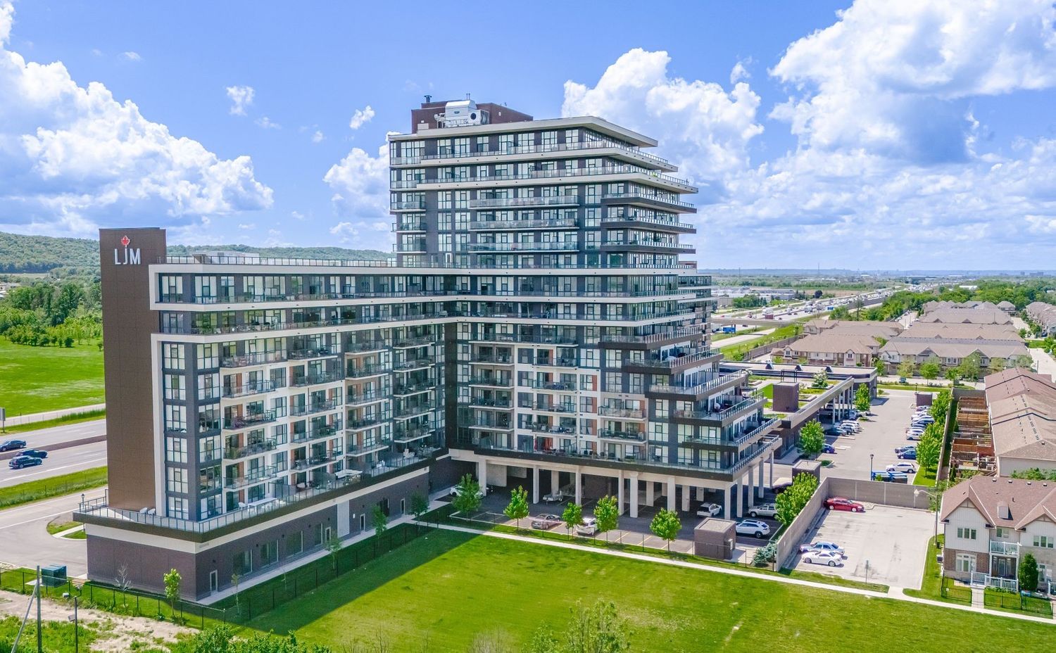 560 North Service Road. LJM Waterview Condominiums Grimsby is located in  Grimsby, Toronto - image #1 of 11