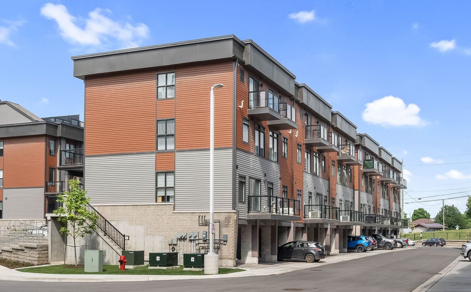 2 Willow Street. Kayak Urban Townhomes is located in  Brant, Toronto - image #1 of 4