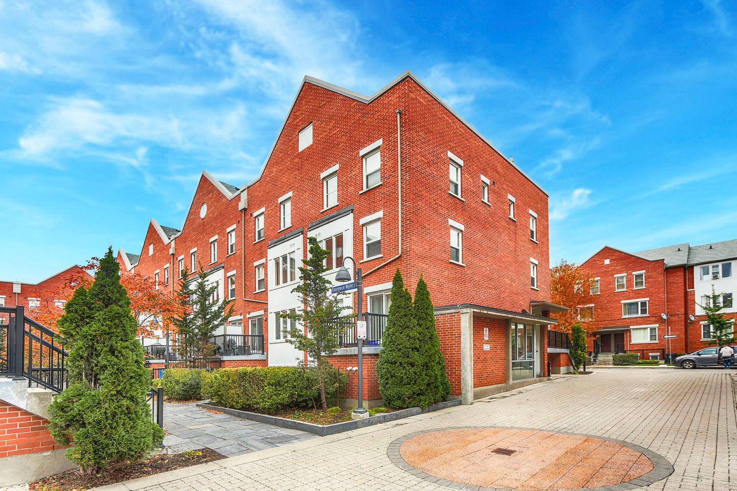 817-825 Dundas Street E. Rivertowne Townhomes is located in  East End, Toronto - image #1 of 5