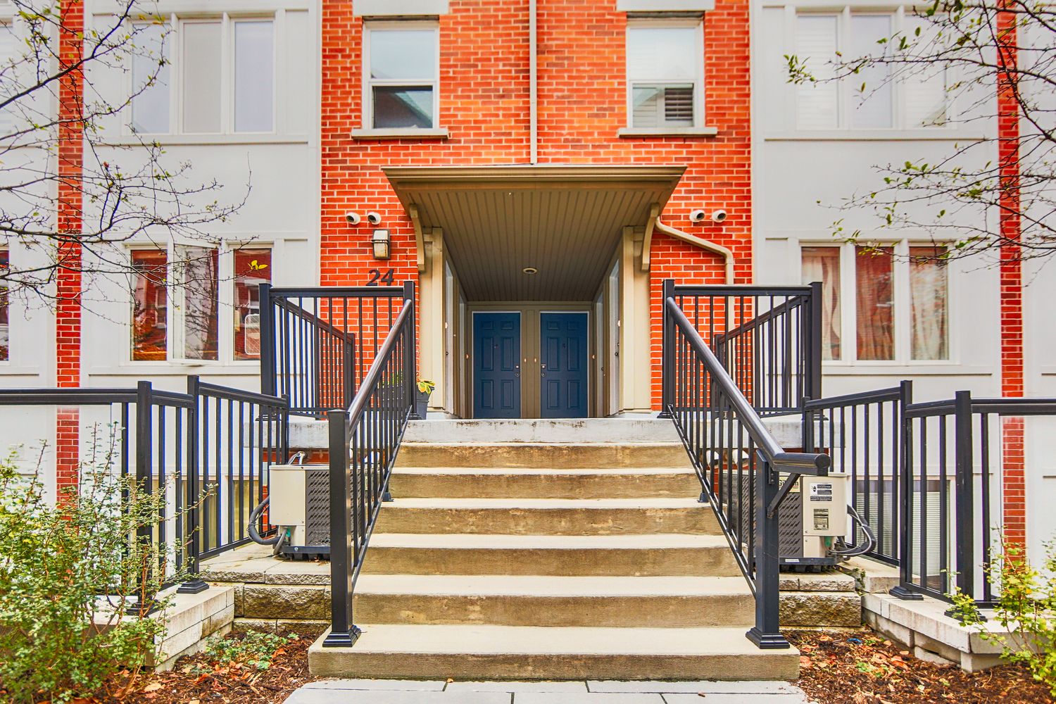 817-825 Dundas Street E. Rivertowne Townhomes is located in  East End, Toronto - image #5 of 5