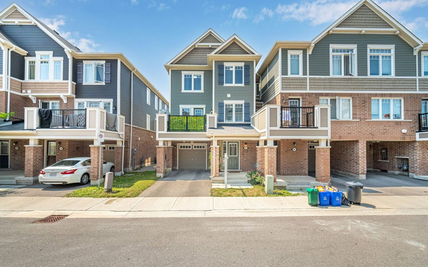 57-91 Reichert Court. 1000 Asleton Townhouses is located in  Milton, Toronto - image #1 of 2