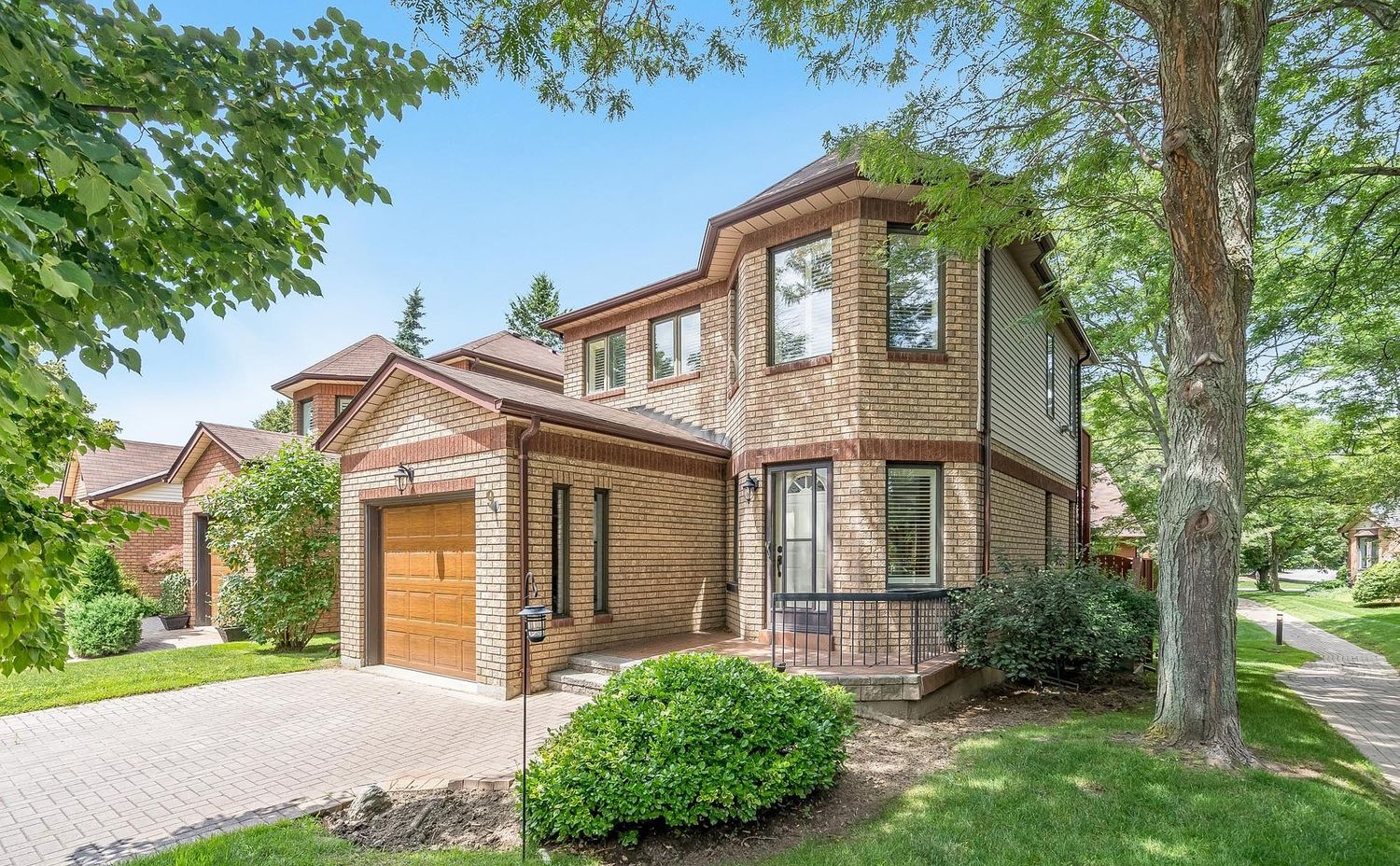 9 Briarwood Drive. 9 Briarwood Drive is located in  New Tecumseth, Toronto - image #1 of 4