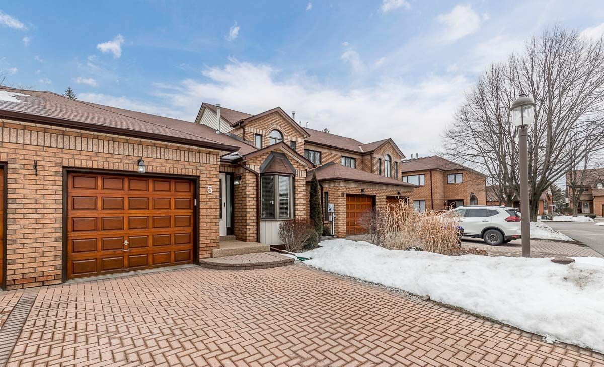 5 Glenwood Drive. 5 Glenwood Drive is located in  New Tecumseth, Toronto - image #1 of 2