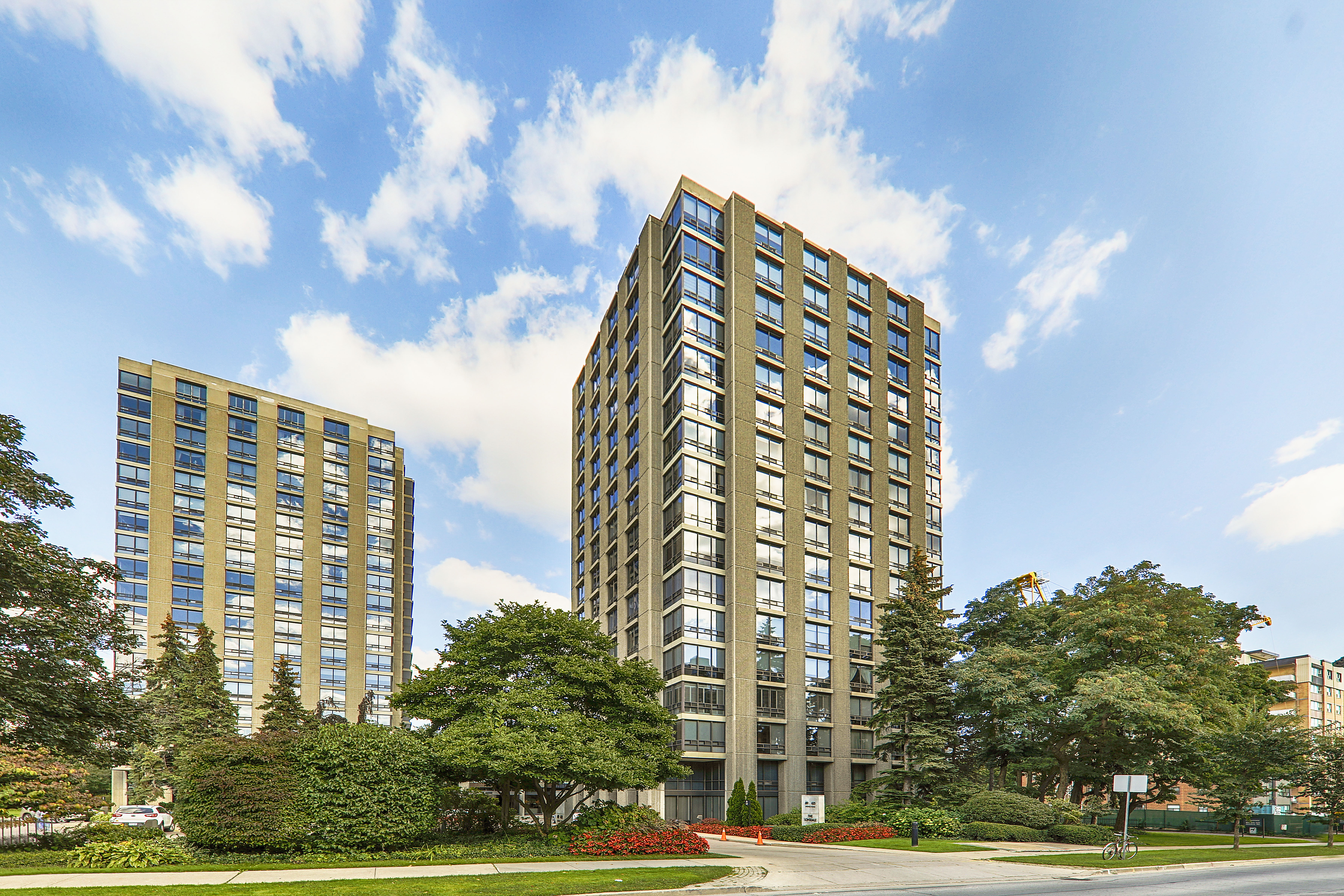 Lonsdale condos for sale deals toronto