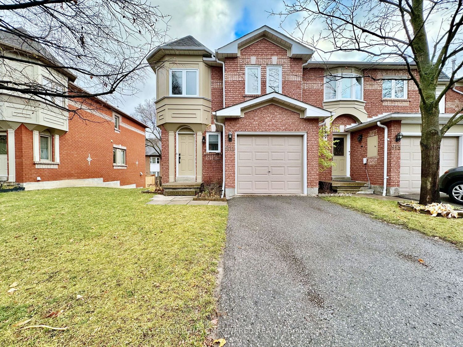 911 Caribou Valley Circle. 911 Caribou Valley Circle is located in  Newmarket, Toronto