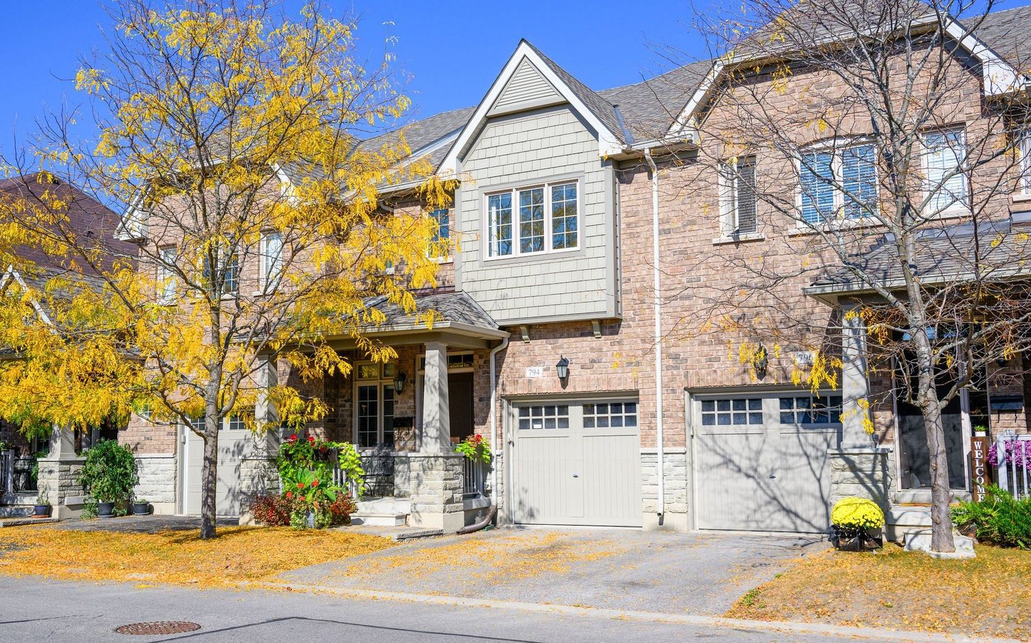 794 Harry Syratt Avenue. 794 Harry Syratt Avenue is located in  Newmarket, Toronto - image #1 of 3