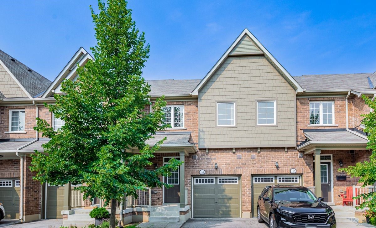 716-754 Wendy Culbert Crescent. The Highlands is located in  Newmarket, Toronto