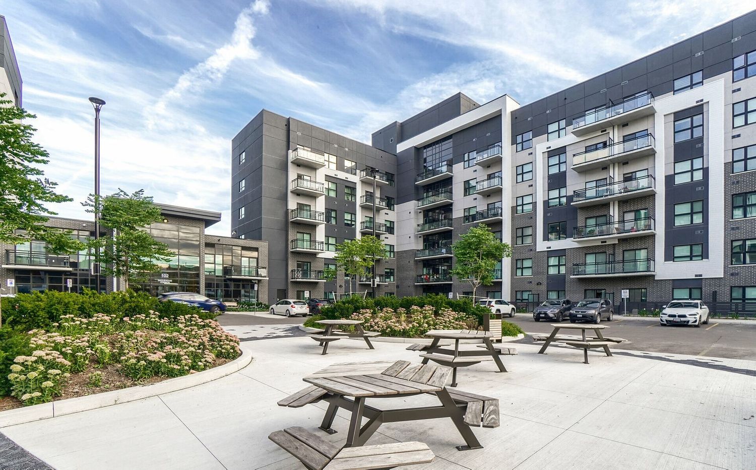 70-84 Huguenot Road. Bower Condos is located in  Oakville, Toronto - image #8 of 8