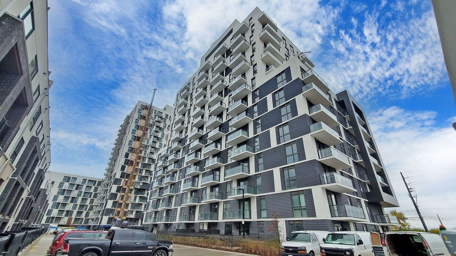 3075 Trafalgar Road. North Oak - Condos at Oakvillage is located in  Oakville, Toronto - image #2 of 5