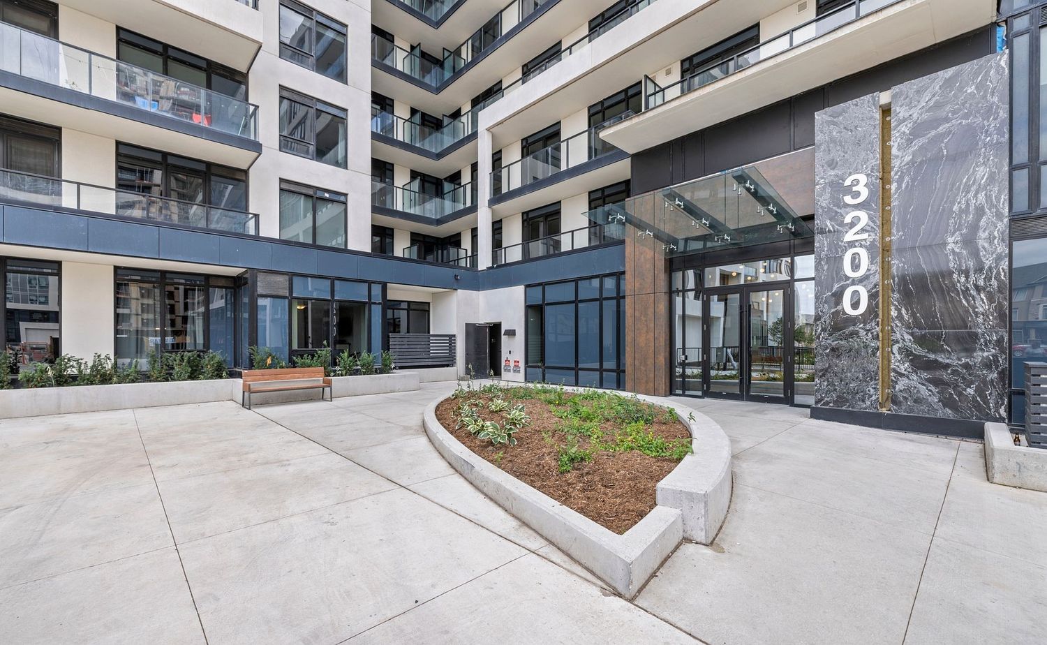 3121 Trafalgar Road. Upper West Side Condos is located in  Oakville, Toronto - image #2 of 3