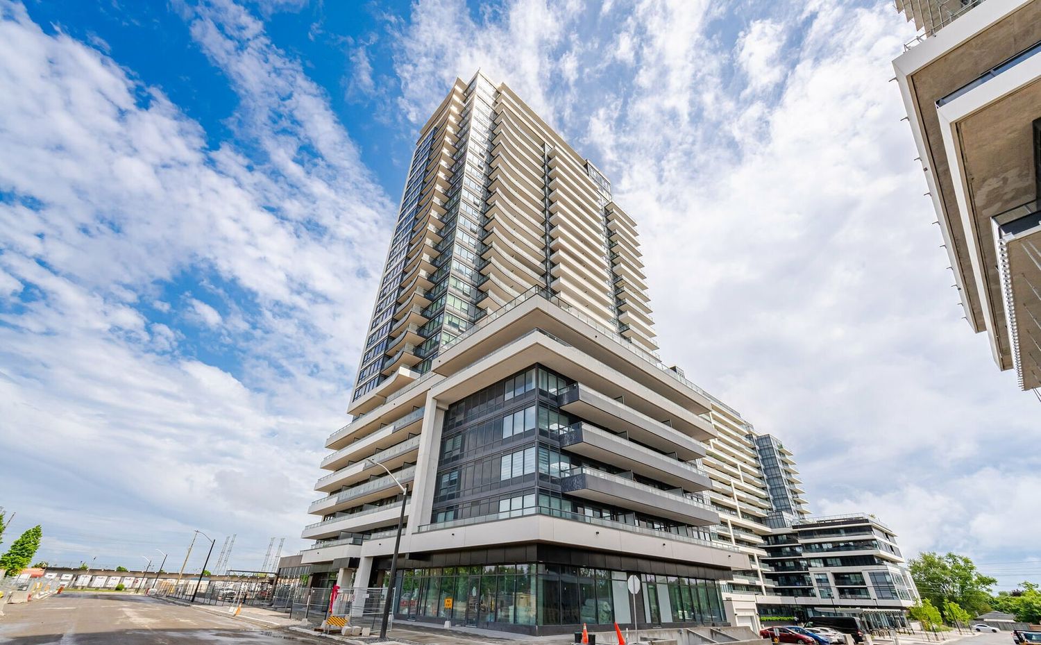 1474-1496 Bayly Street. Universal City Condos is located in  Pickering, Toronto - image #1 of 4