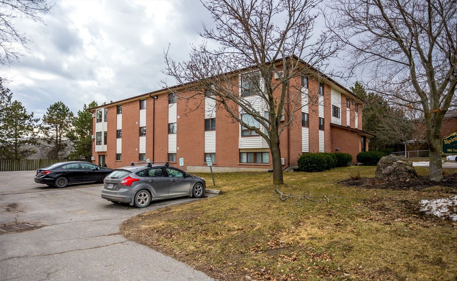 1429 Clearview Drive. Mapleridge Terrace is located in  Peterborough, Toronto - image #3 of 4