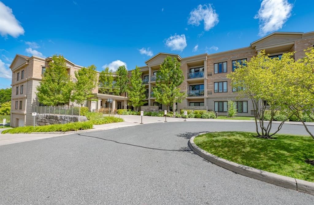 869 Clonsilla Avenue. Kawartha Glen Condos is located in  Peterborough, Toronto - image #1 of 6