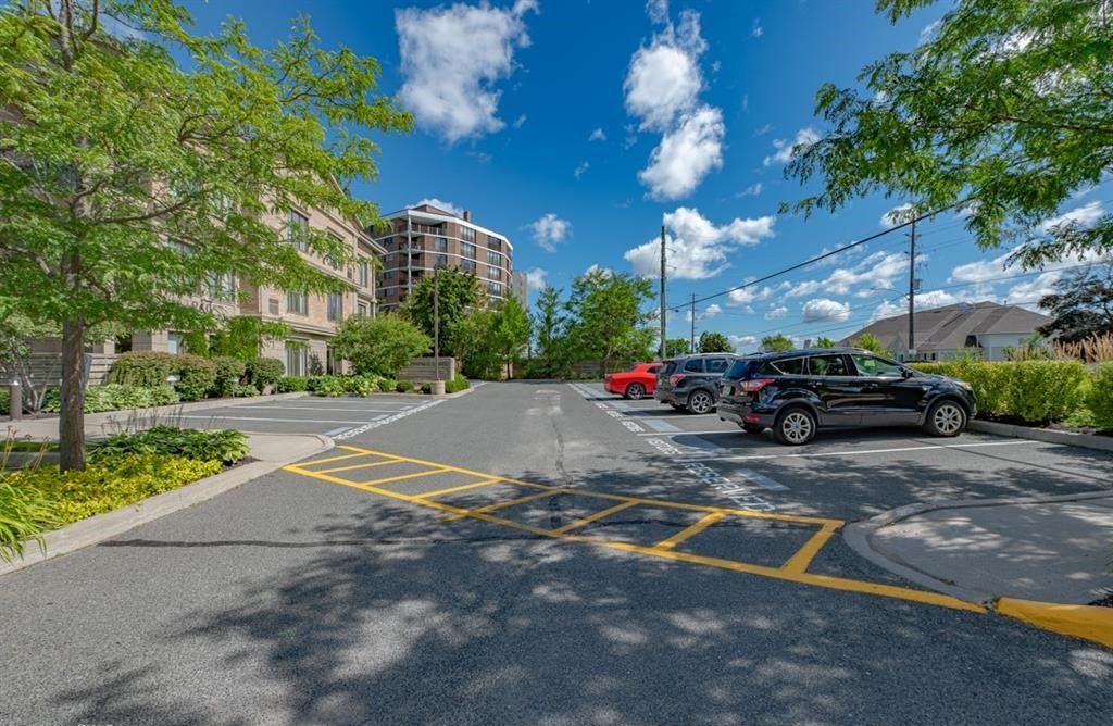 869 Clonsilla Avenue. Kawartha Glen Condos is located in  Peterborough, Toronto - image #2 of 6