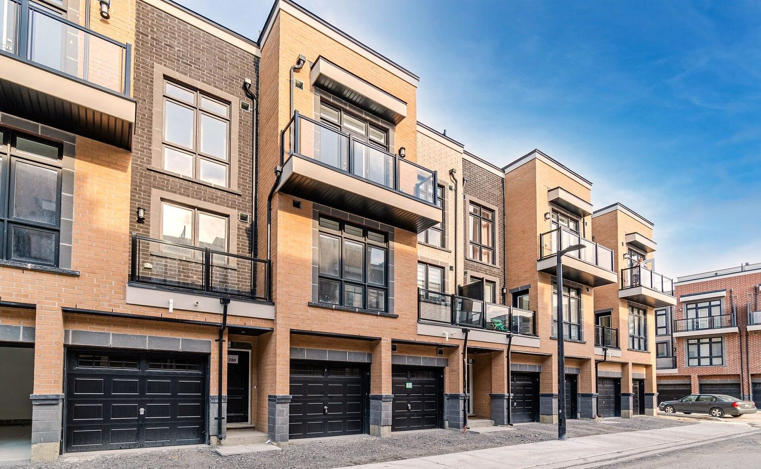 1-5 Bond Crescent. 12860-12868 Yonge Street is located in  Richmond Hill, Toronto - image #1 of 4