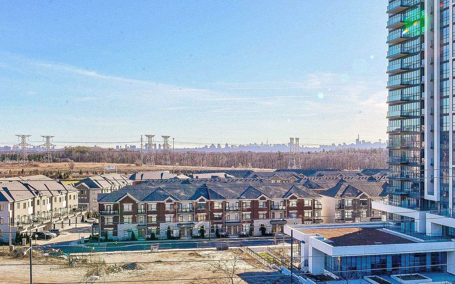 370 Highway 7 Road. Royal Gardens Condos is located in  Richmond Hill, Toronto - image #2 of 4