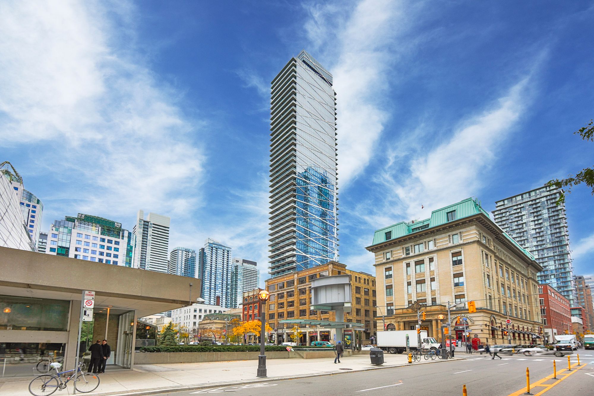 224 King St W. This condo at Theatre Park is located in  Downtown, Toronto - image #1 of 5 by Strata.ca
