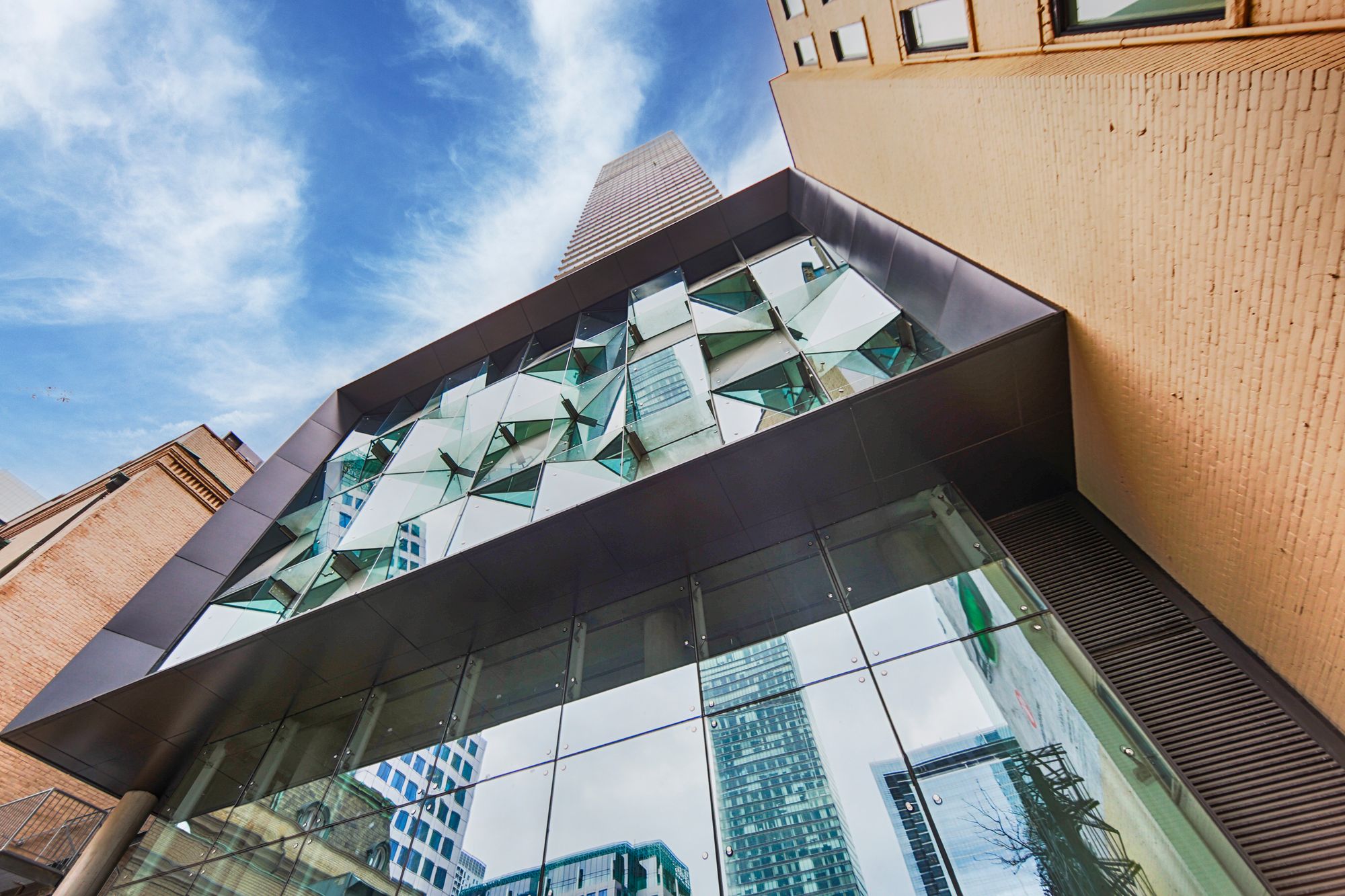 224 King St W. This condo at Theatre Park is located in Downtown, Toronto - image #3 of 5 by Strata.ca