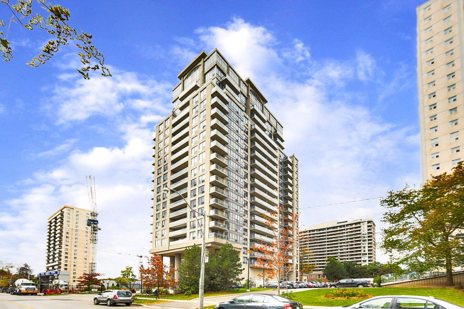 70 High Park Avenue. High Park Condominiums is located in  West End, Toronto - image #1 of 4