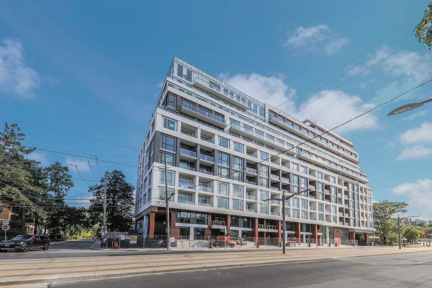 223 St Clair Avenue W. Zigg Condos is located in  Midtown, Toronto - image #1 of 5