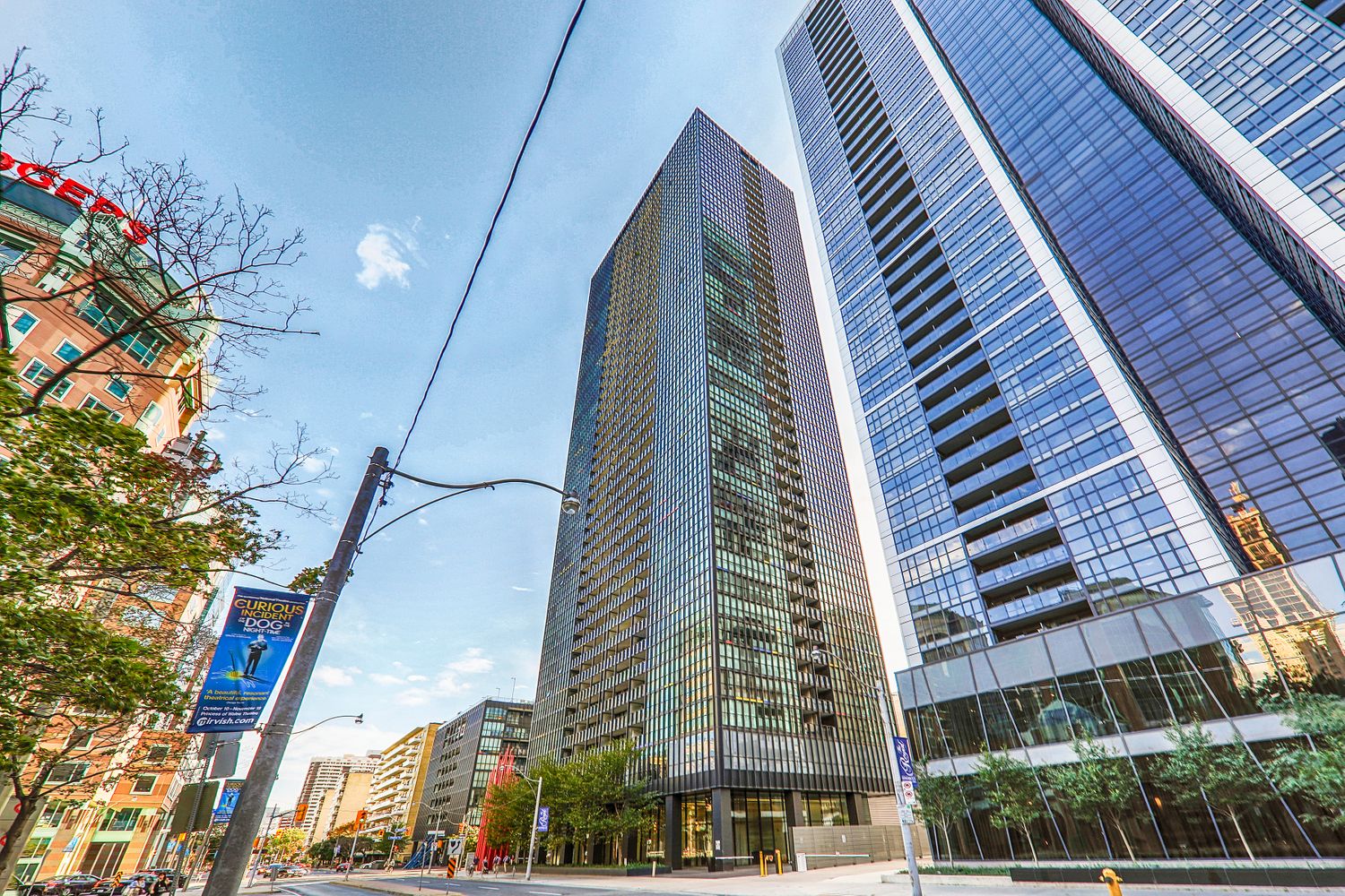 101 Charles Street E. X2 Condos is located in  Downtown, Toronto - image #1 of 5