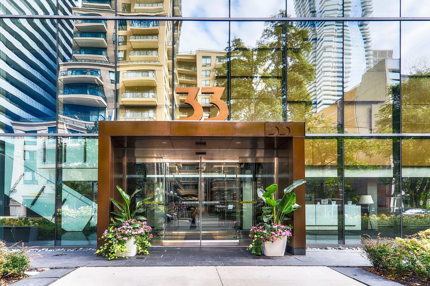 33 Charles Street E. Casa is located in  Downtown, Toronto - image #5 of 6