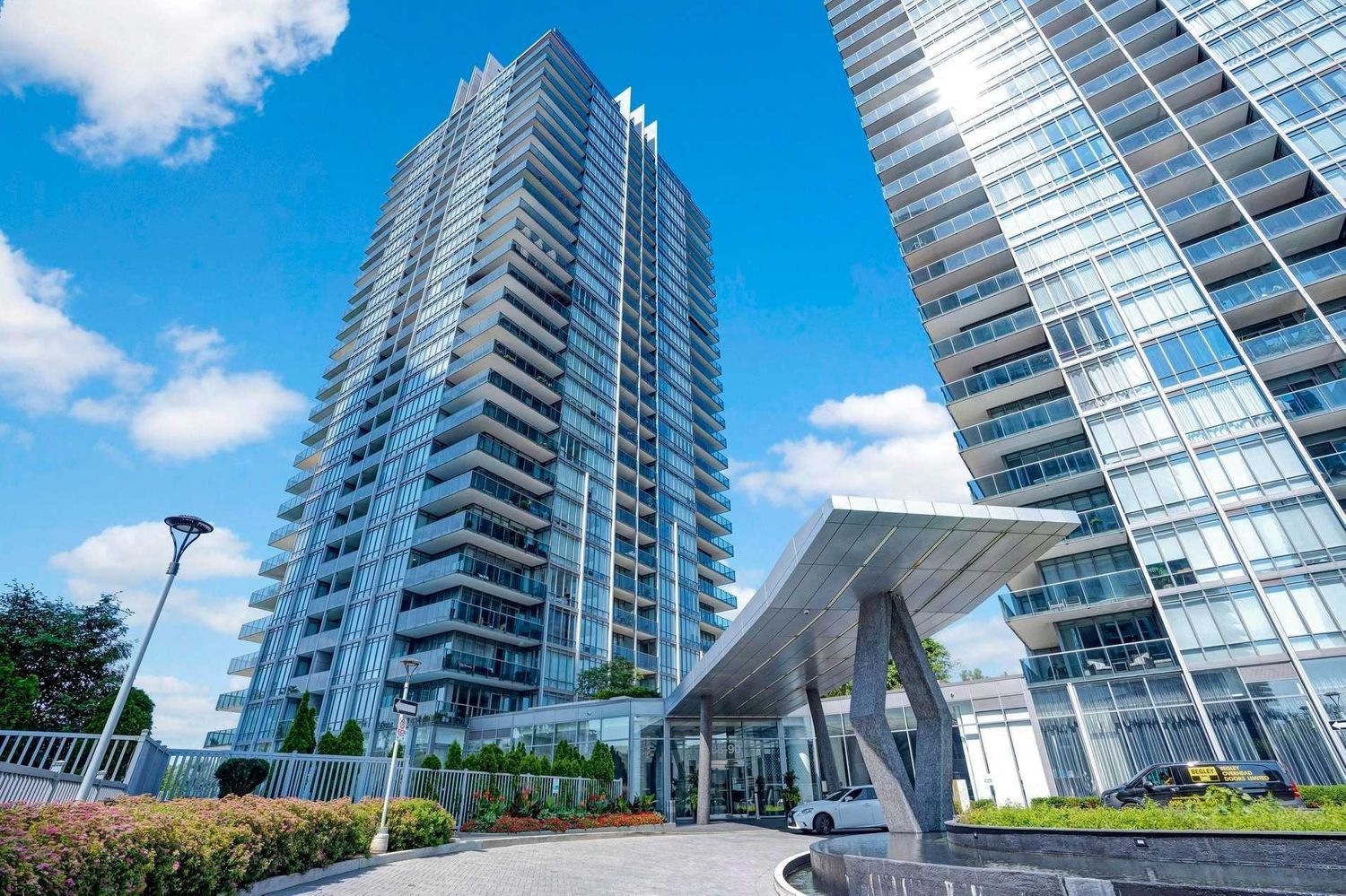 88 Park Lawn Road. South Beach Condos is located in  Etobicoke, Toronto - image #1 of 5