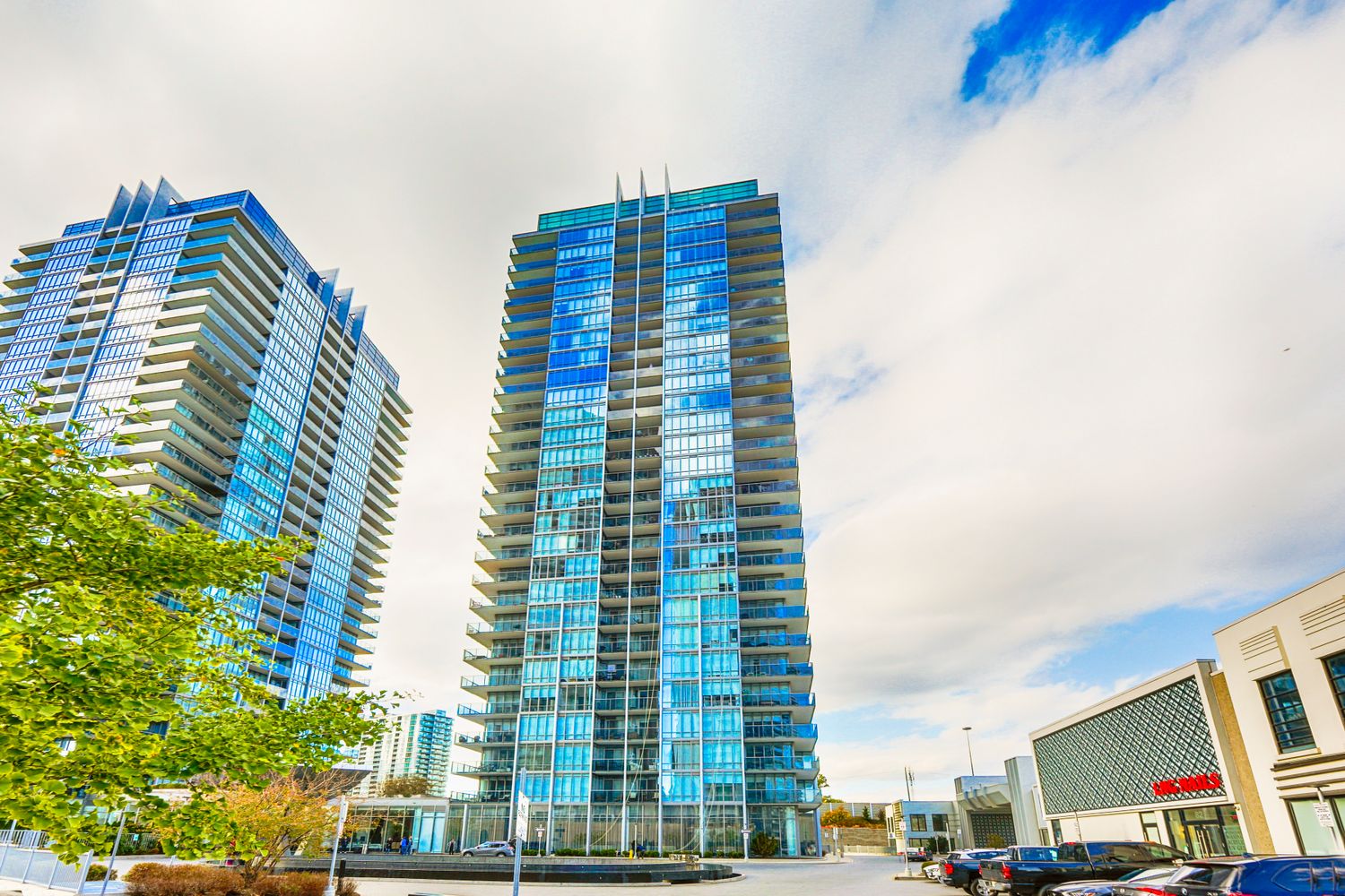 88 Park Lawn Road. South Beach Condos is located in  Etobicoke, Toronto - image #2 of 5