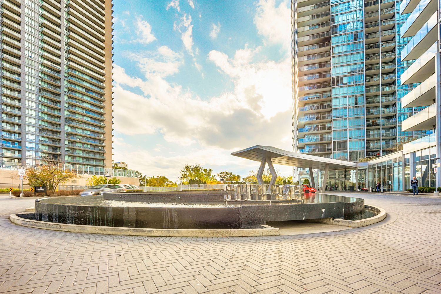 88 Park Lawn Road. South Beach Condos is located in  Etobicoke, Toronto - image #3 of 5