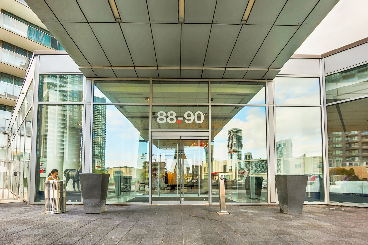 88 Park Lawn Road. South Beach Condos is located in  Etobicoke, Toronto - image #5 of 5
