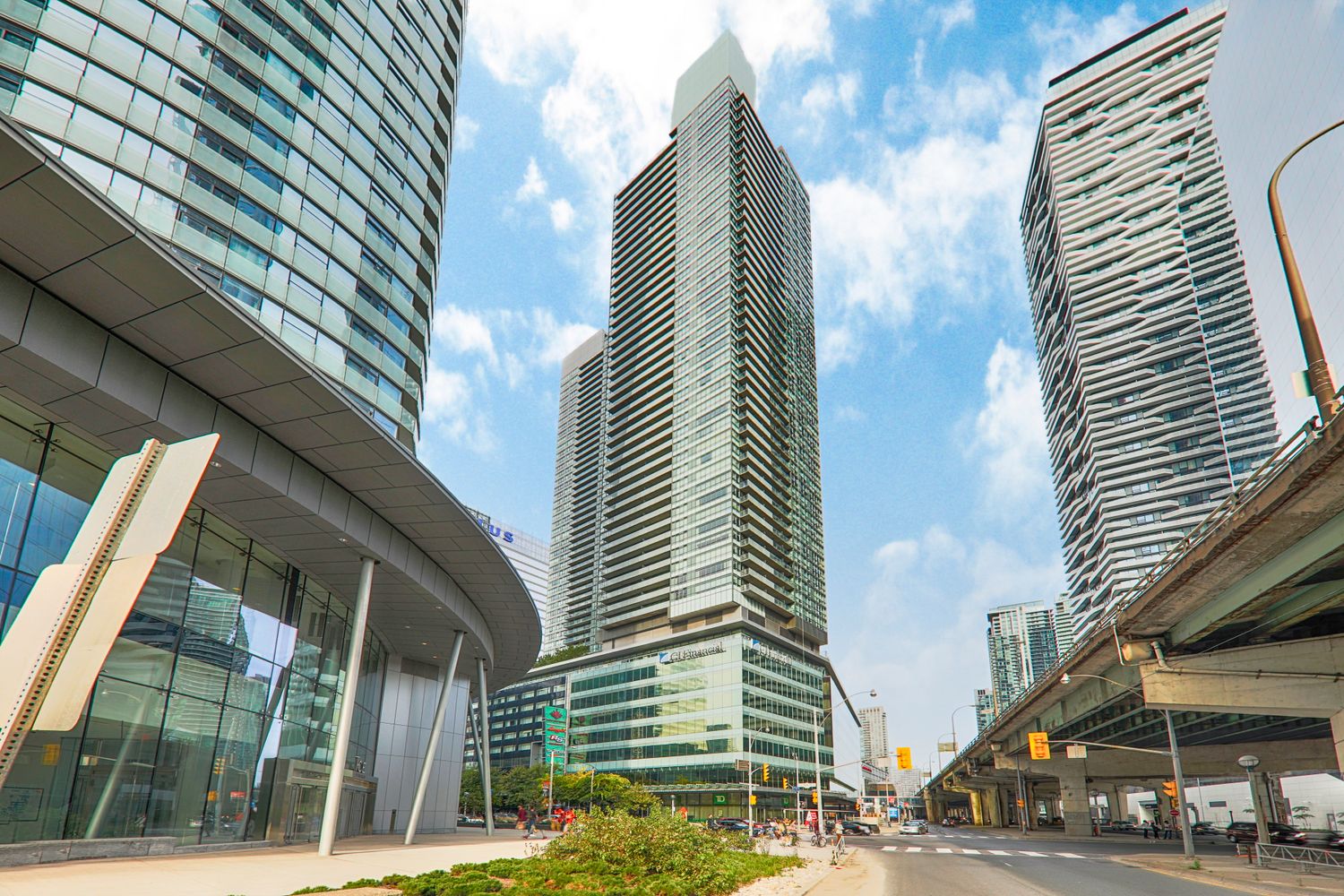 55 Bremner Boulevard. Maple Leaf Square is located in  Downtown, Toronto - image #2 of 5