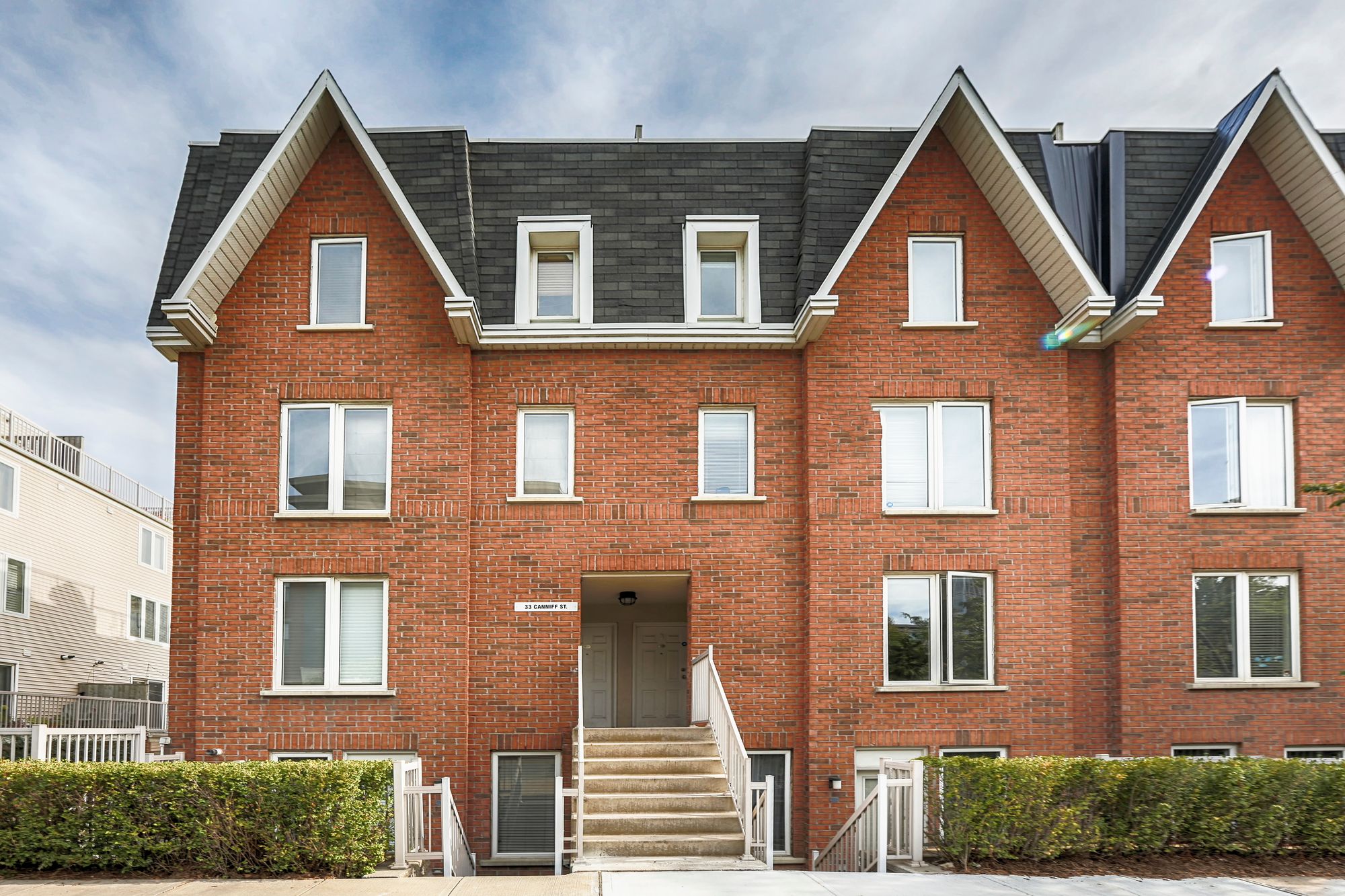 27-39 Canniff St. This condo townhouse at King West Village Towns is located in Downtown, Toronto - image #2 of 4 by Strata.ca