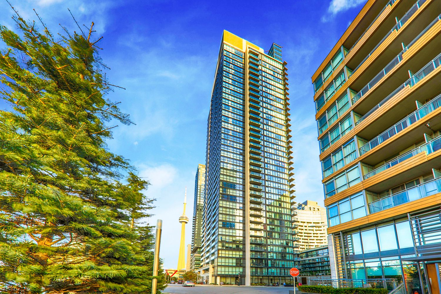 25 Capreol Court. Luna Vista Condos is located in  Downtown, Toronto - image #2 of 5