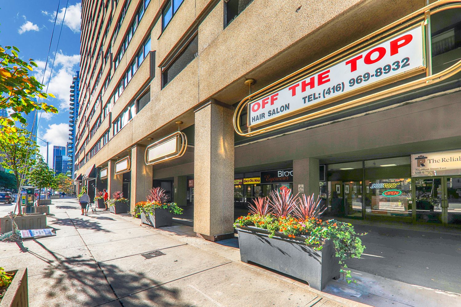360 Bloor Street E. The Three Sixty is located in  Downtown, Toronto - image #5 of 5