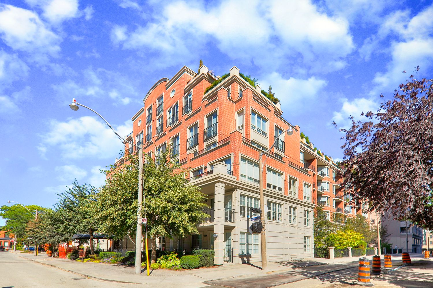 77 Mcmurrich Street. McMurrich Residences is located in  Downtown, Toronto - image #1 of 5