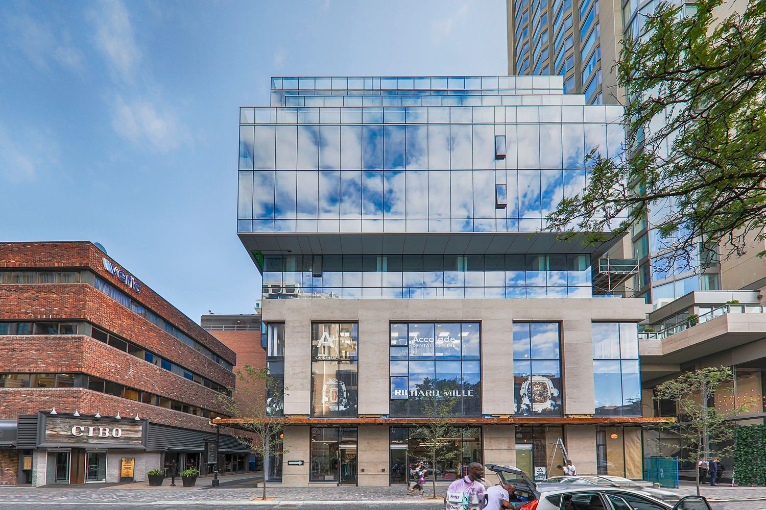 135 Yorkville Avenue. Deca Yorkville is located in  Downtown, Toronto - image #1 of 2