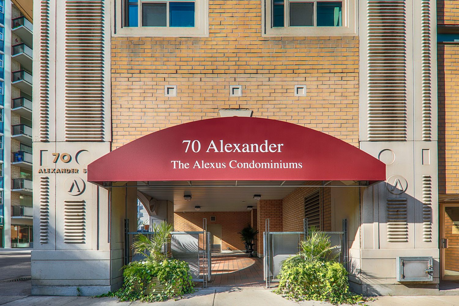 70 Alexander Street. The Alexus is located in  Downtown, Toronto - image #4 of 4