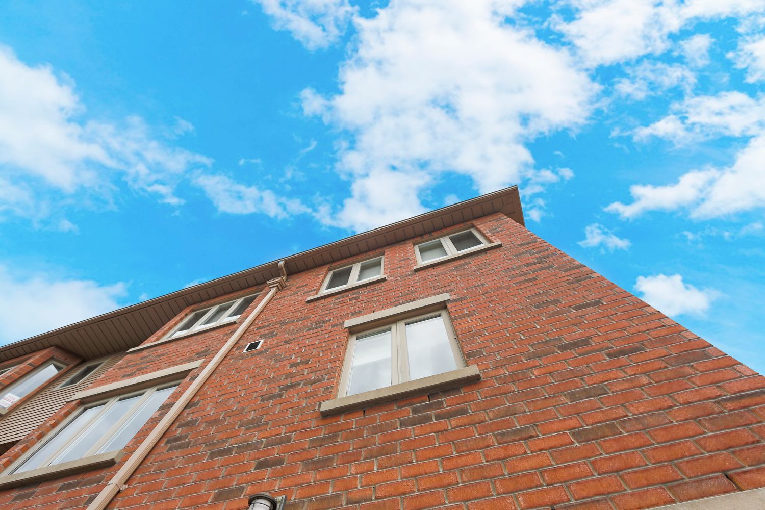 10 Plymouth Avenue. Townhomes of Plymouth Avenue is located in  West End, Toronto - image #3 of 4