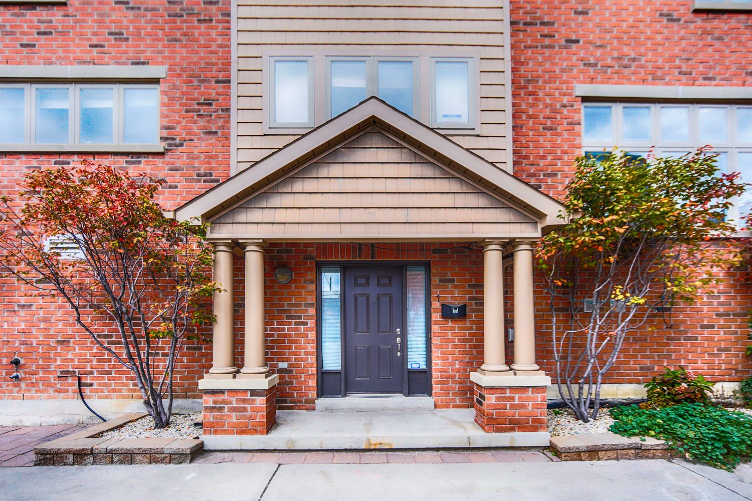 10 Plymouth Avenue. Townhomes of Plymouth Avenue is located in  West End, Toronto - image #4 of 4