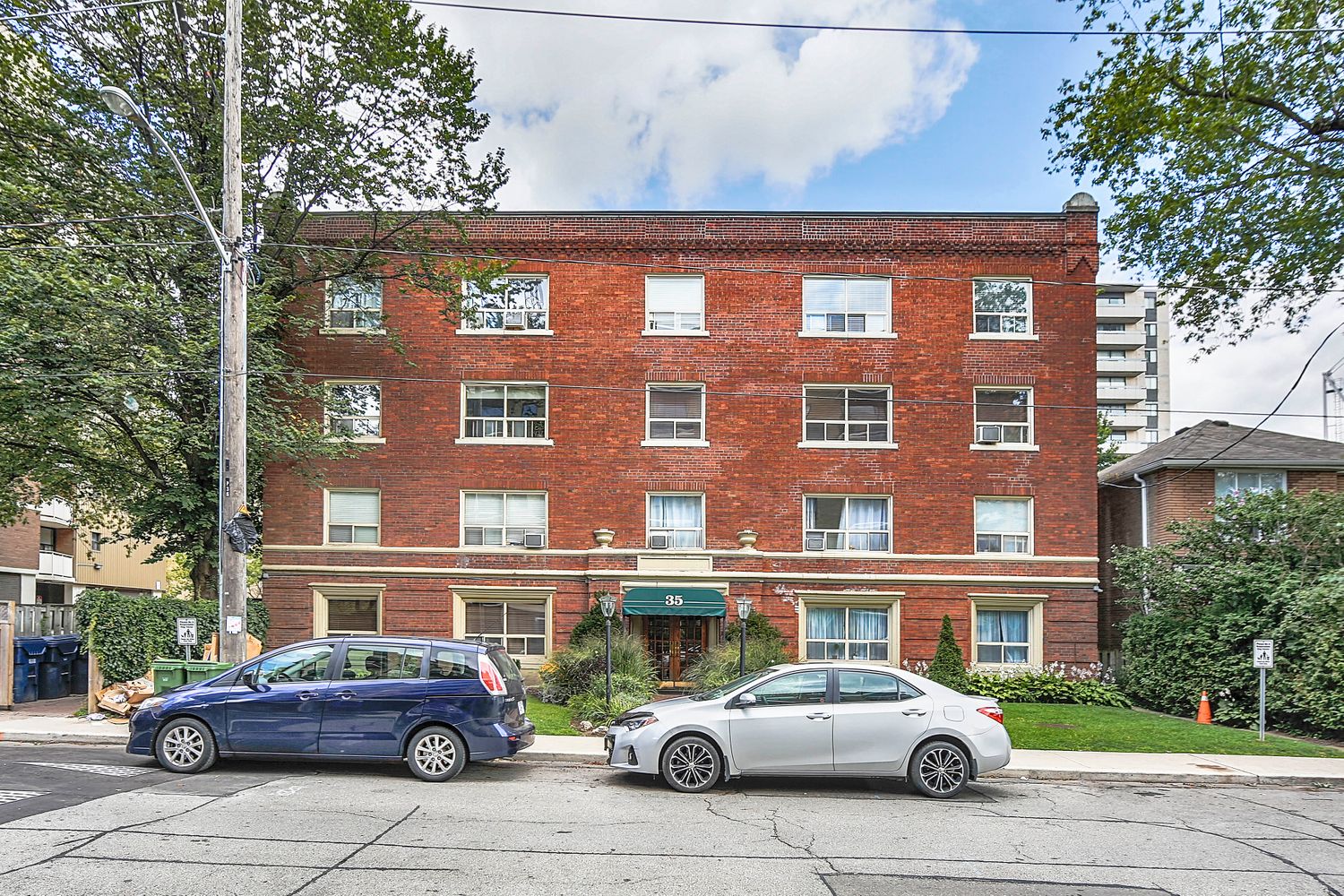 35 Raglan Avenue. Heathwood Manor is located in  Midtown, Toronto - image #2 of 4