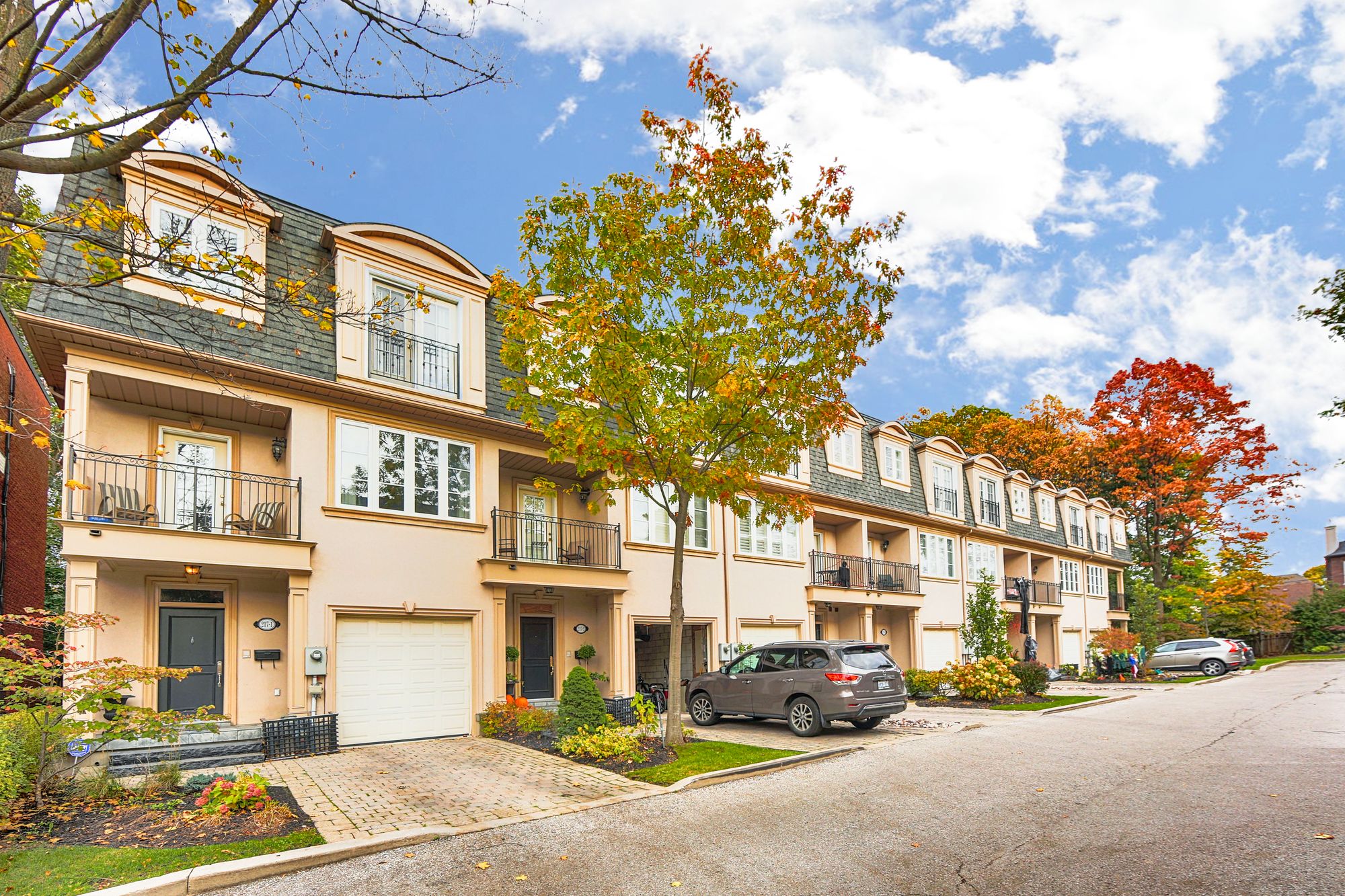 217 Roslin Ave 217 Roslin 3 Beds + Den 5 Baths Unit Th 3