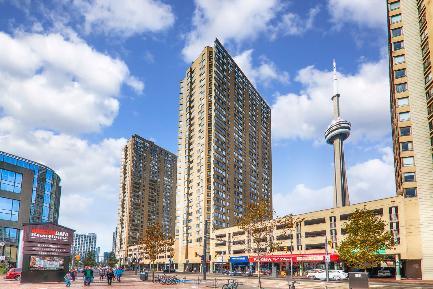 260 Queens Quay W. Harbourpoint II Condos is located in  Downtown, Toronto - image #1 of 4