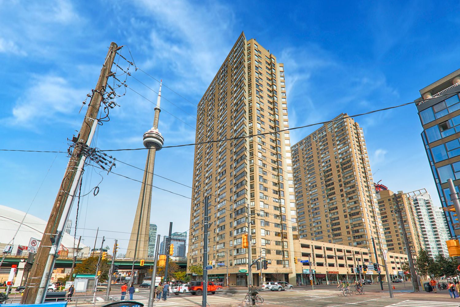 270 Queens Quay W. Harbourpoint III Condos is located in  Downtown, Toronto - image #1 of 4