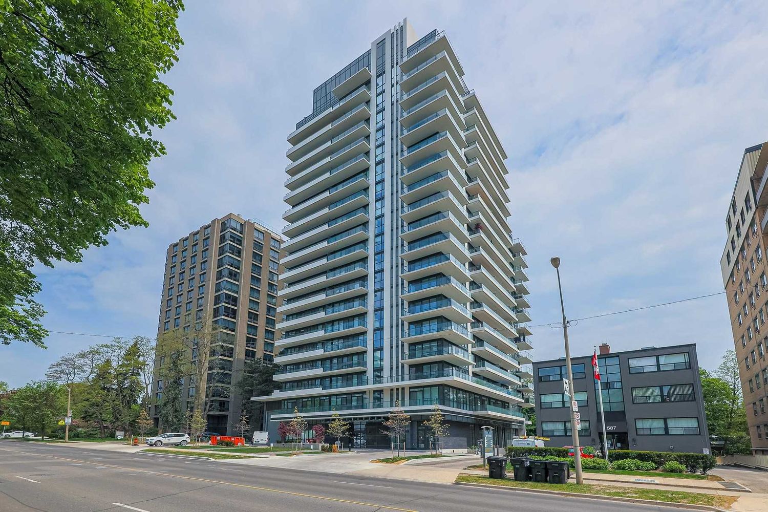 609 Avenue Road. 609 Avenue Road Condos is located in  Midtown, Toronto - image #1 of 2