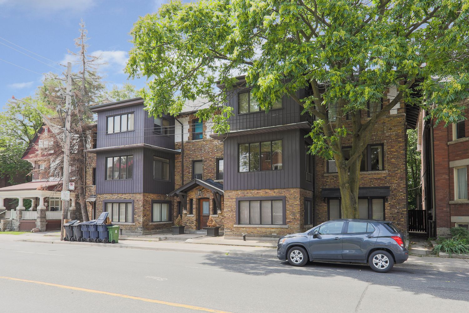 142 Spadina Road. 142 Spadina Road Townhomes is located in  Downtown, Toronto - image #1 of 4