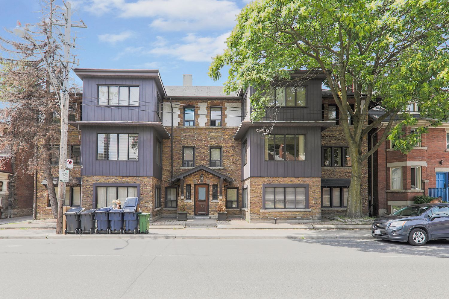 142 Spadina Road. 142 Spadina Road Townhomes is located in  Downtown, Toronto - image #2 of 4